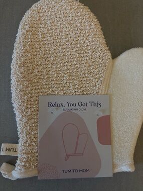 NWT: Exfoliating Glove